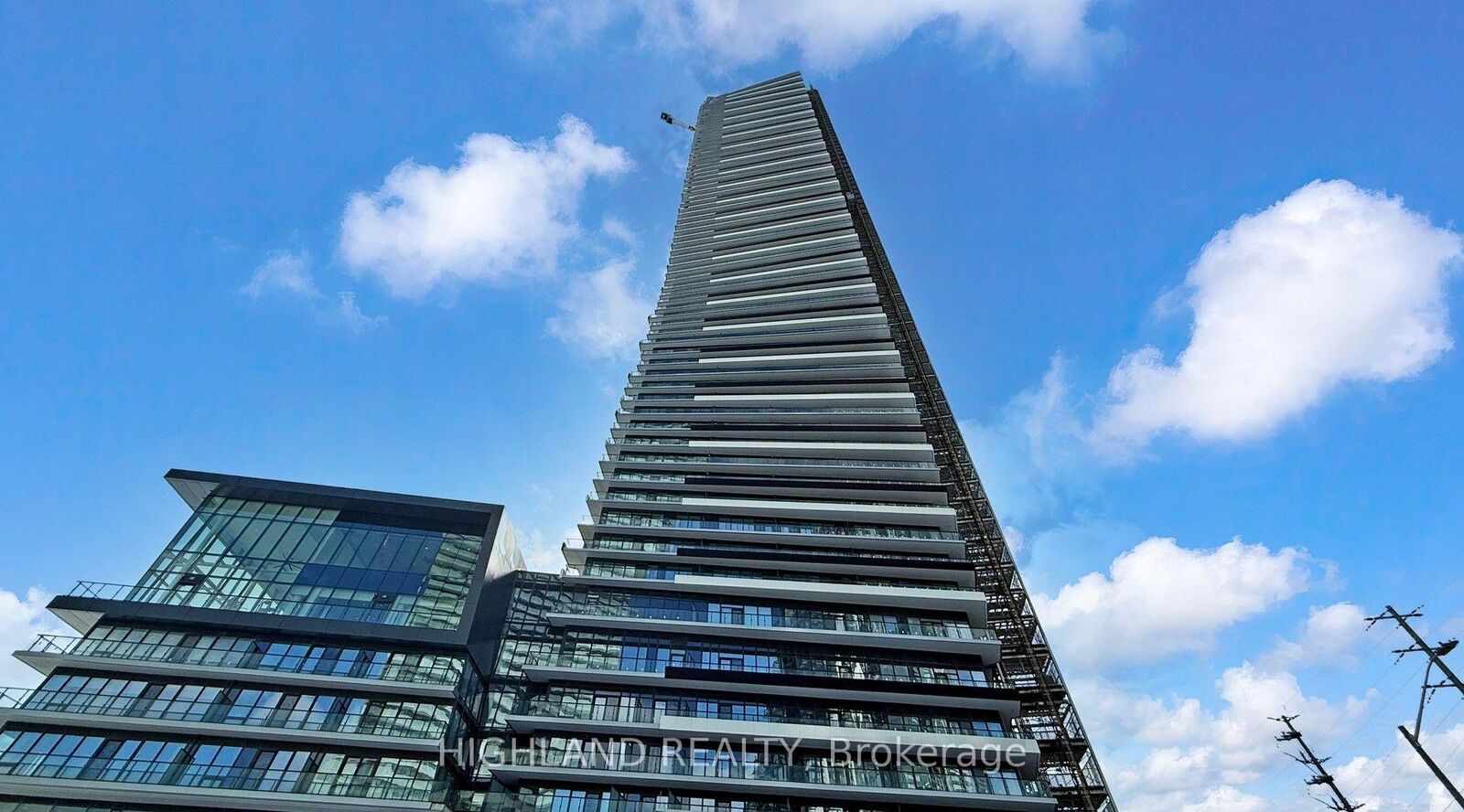 Property Photo:  448 Burnhamthorpe Road W 6203  ON L5B 0R4 