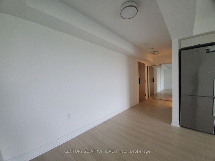 Property Photo:  585 Bloor Street E 2424  ON M4W 0B3 