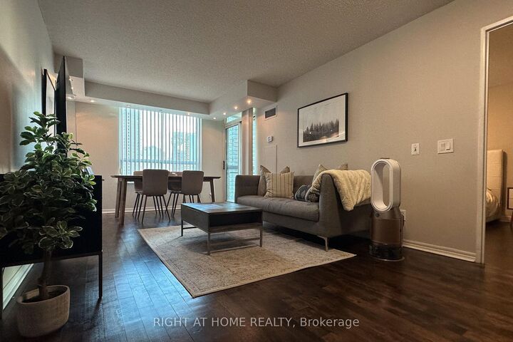 Property Photo:  18 Parkview Avenue 1507  ON M2N 7H7 