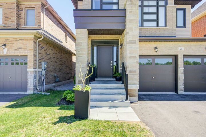 Property Photo:  25 Garrett Styles Drive  ON L4P 2E7 