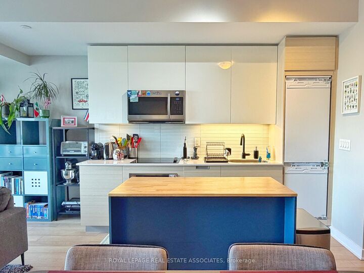 Property Photo:  210 Simcoe Street 2308  ON M5T 0A9 