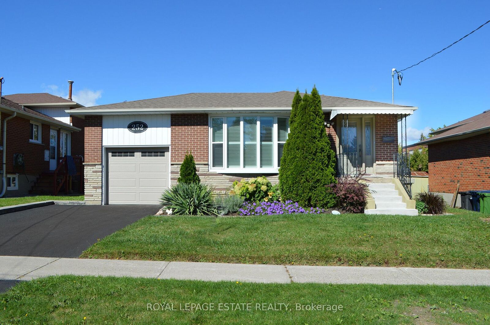 Property Photo:  252 Brimorton Road  ON M1H 2E1 