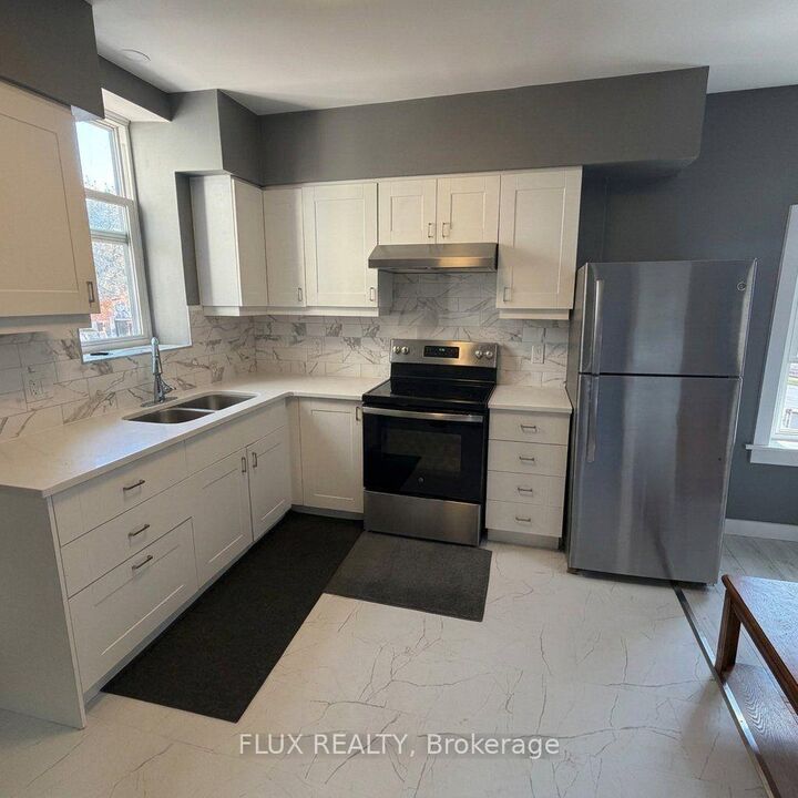 Property Photo:  195 Waterloo Street S 3  ON N5A 4B6 