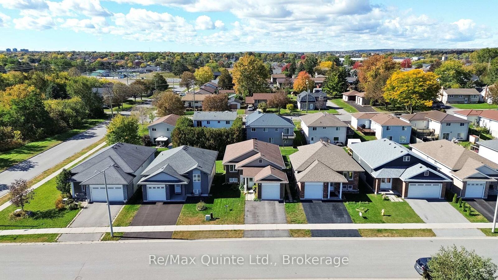 Property Photo:  110 Greenhill Lane B  ON K8N 0C7 