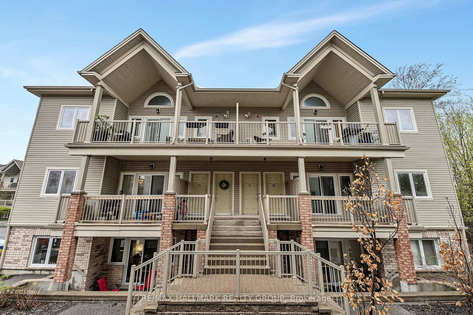 Property Photo: 1109 Stittsville Main Street L ON K2S 0C8