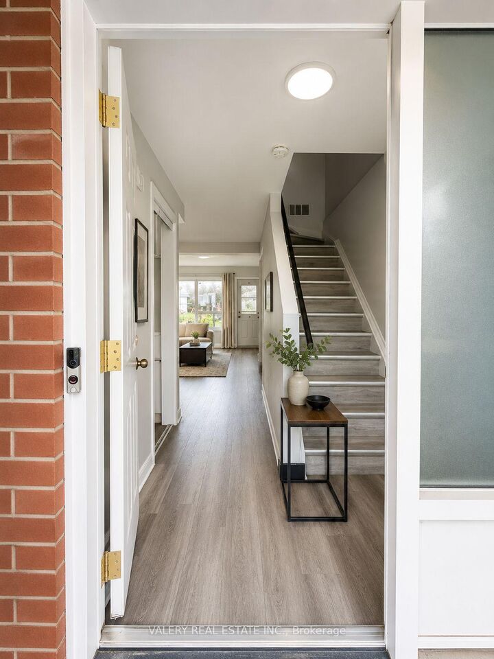 Property Photo:  520 Sunnydale Place G  ON N2L 4T1 