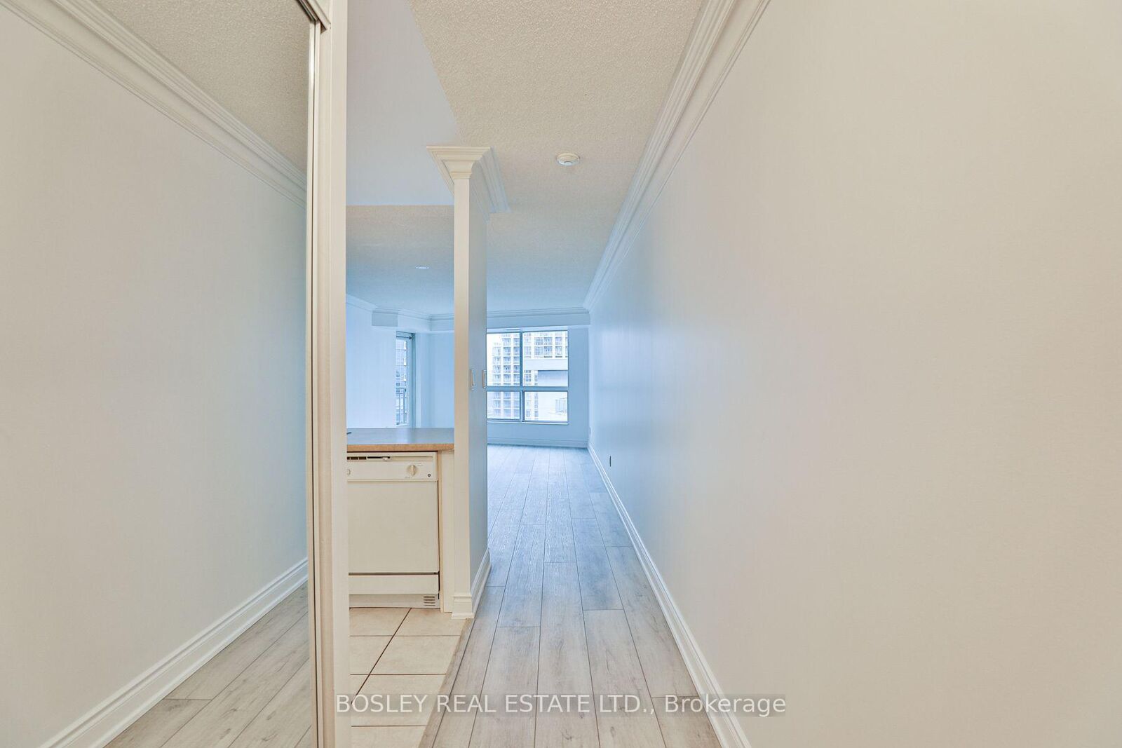 Property Photo: 2111 Lake Shore Boulevard W 1512 ON M8V 4B2