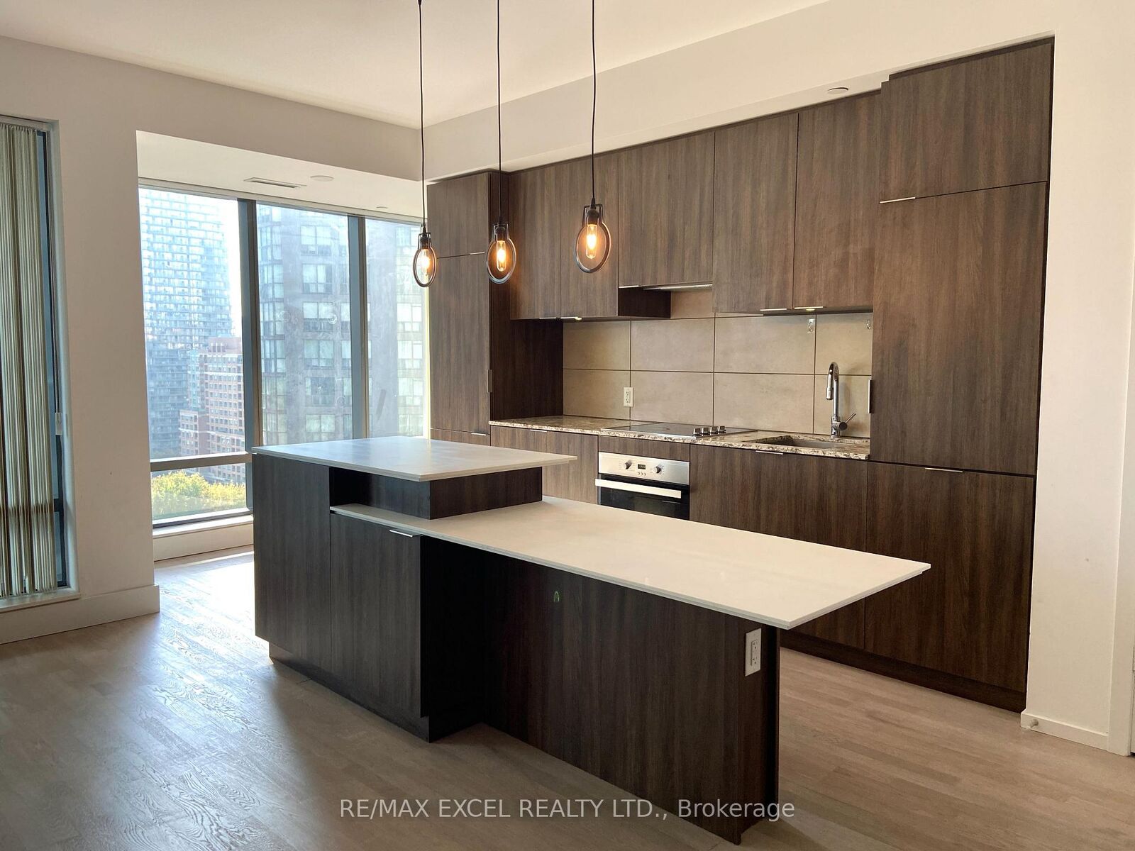 Property Photo:  5 St Joseph Street 1304  ON M4Y 1J6 