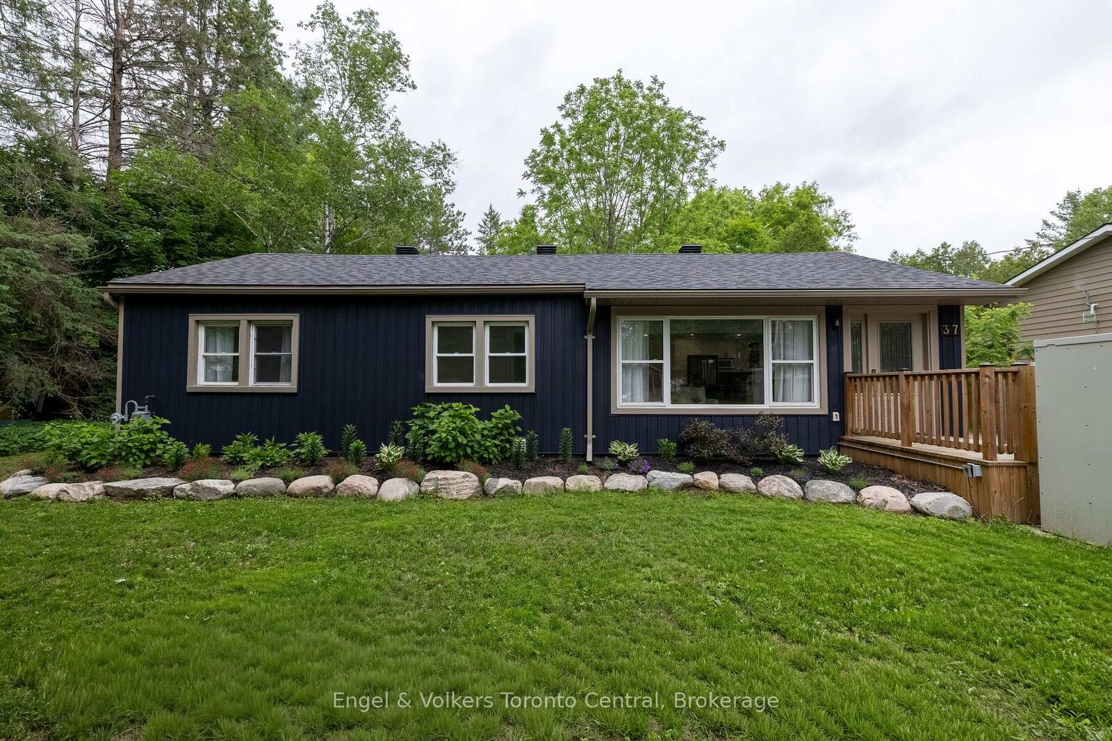 Property Photo:  37 Spencer Street  ON P1L 1E1 