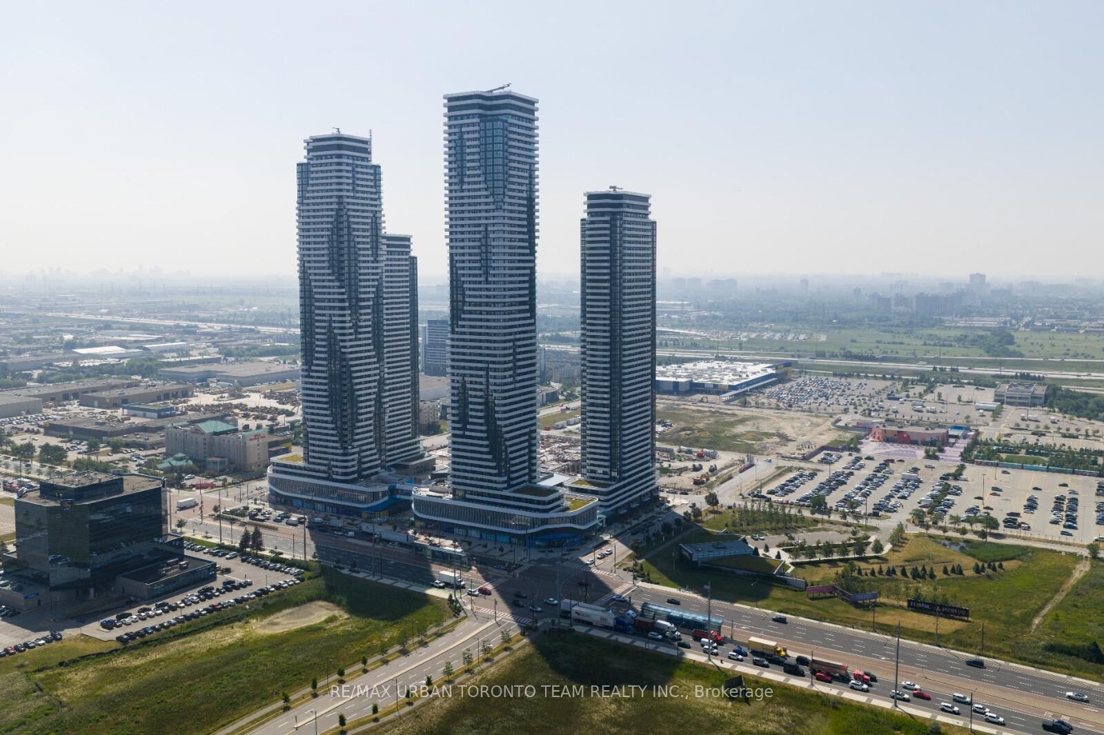 Property Photo:  28 Interchange Way 1215  ON L4K 0P8 