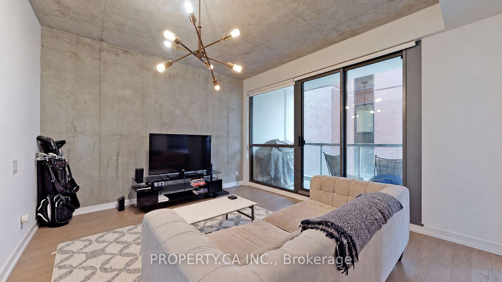 Property Photo:  39 Brant Street 827  ON M5V 0M8 