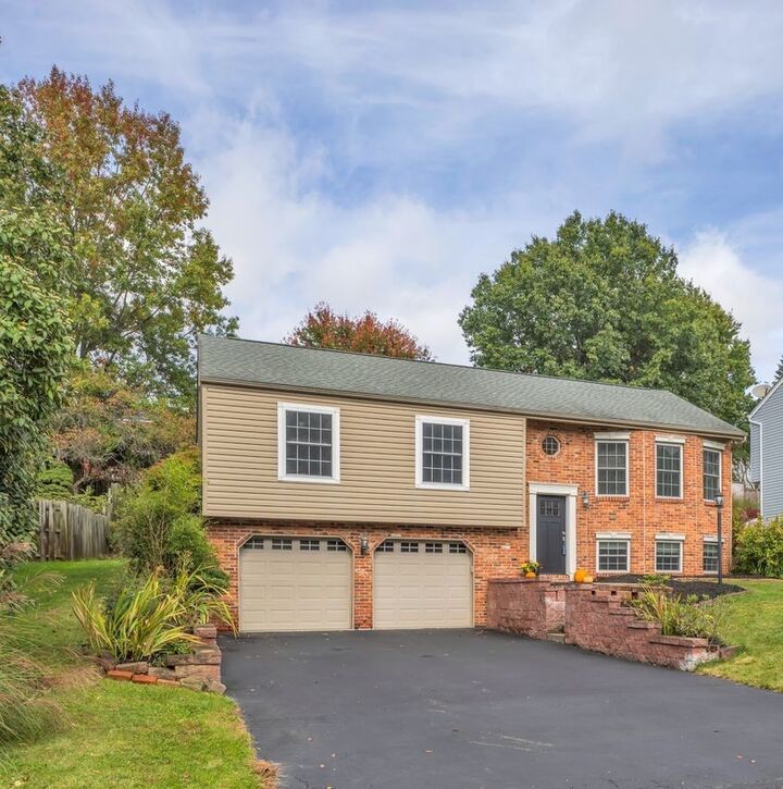 Property Photo:  111 Eden Way Ct  PA 16066 