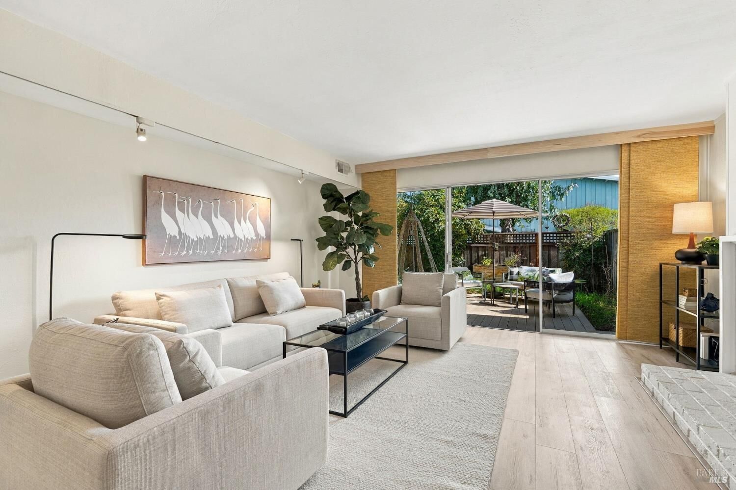 Property Photo:  23 Royal Court  CA 94901 