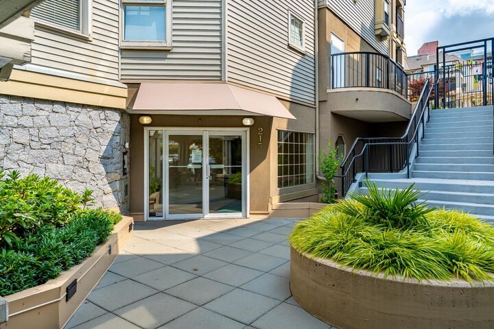 Property Photo:  215 Twelfth Street 506  BC V3M 4H4 