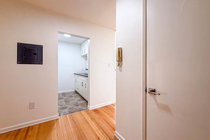 Property Photo:  461 W 16 Street 107  BC V7M 1V1 