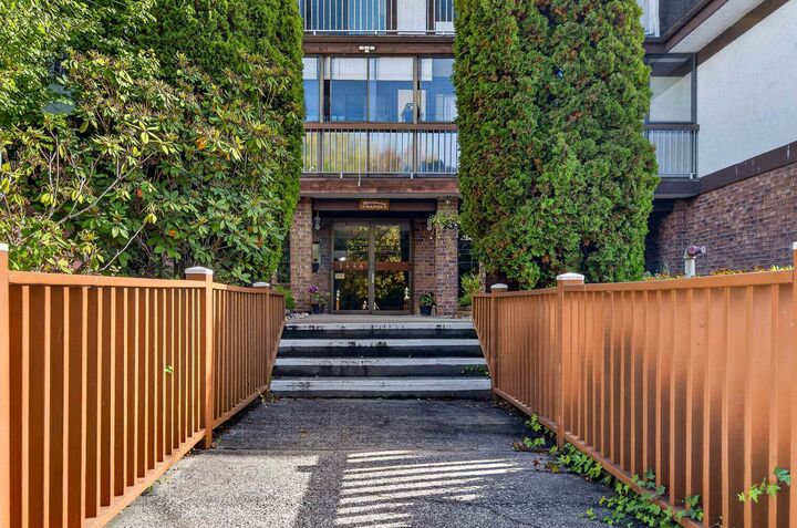 Property Photo:  1444 Martin Street 304  BC V4B 3W7 