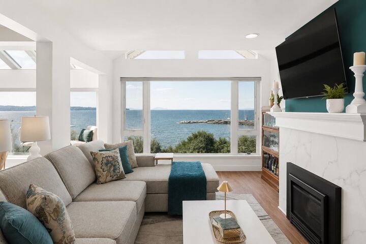 Property Photo:  15165 Marine Drive 202  BC V4B 1C5 