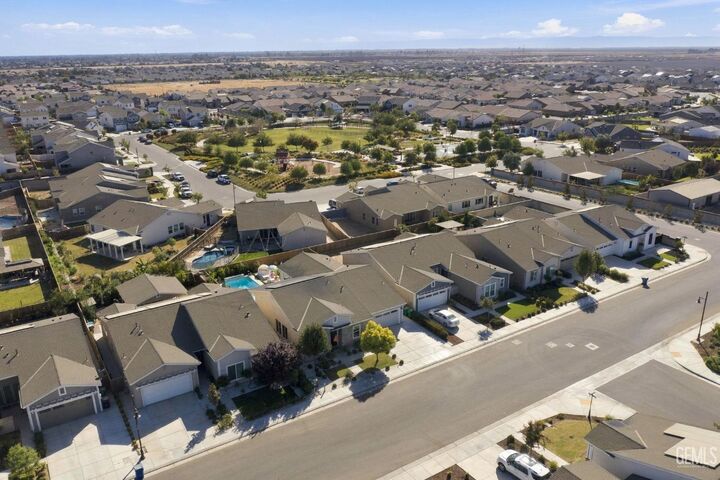 Property Photo: 9413 Glenwood Springs Lane CA 93263