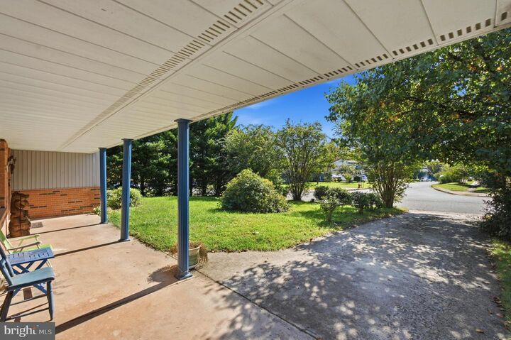 Property Photo: 206 E Brunswick Street VA 20164