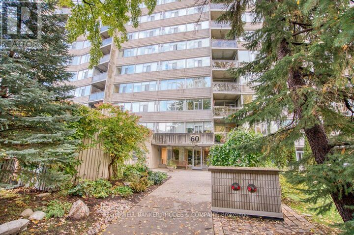 Property Photo: 60 McLeod Street 405 ON K2P 2G1
