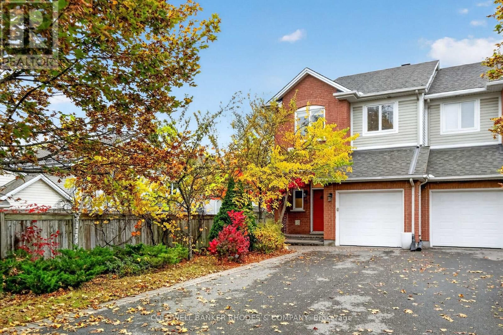 Property Photo:  62 Sonata Place  ON K1G 6H2 
