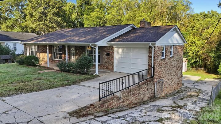 Property Photo:  807 N Oakland Street  NC 28034 