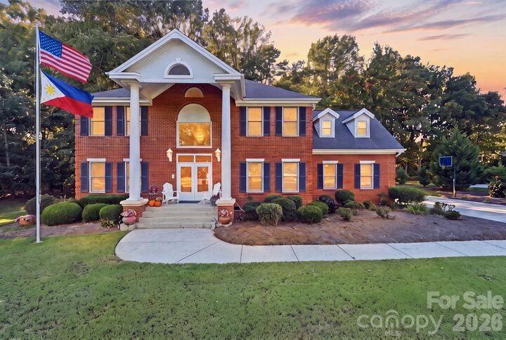 Property Photo: 1121 Hillshire Meadow Drive NC 28105