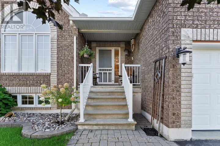 Property Photo:  95 Lloydalex Crescent  ON K2S 2E8 