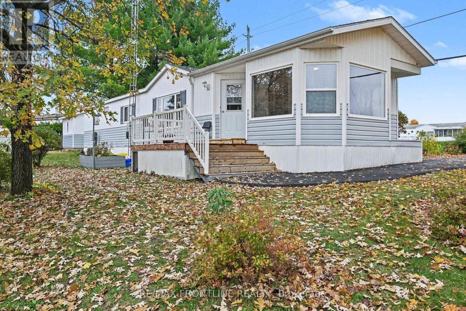 Property Photo: 304 Acacia Road ON K7H 3C7