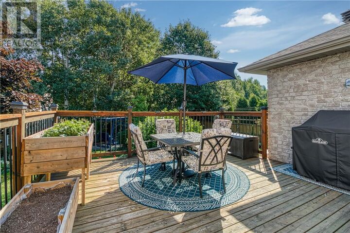 Property Photo:  2 Fairmount Drive  ON P3A 6E4 