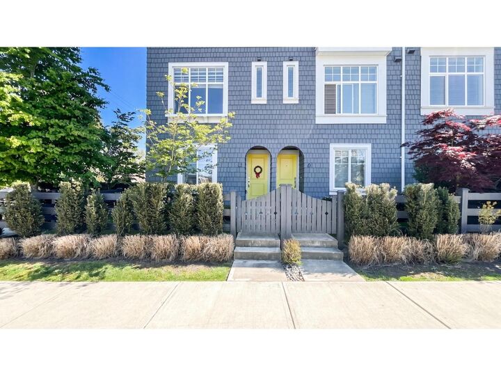 Property Photo:  15487 99A Avenue 1  BC V3R 0G9 