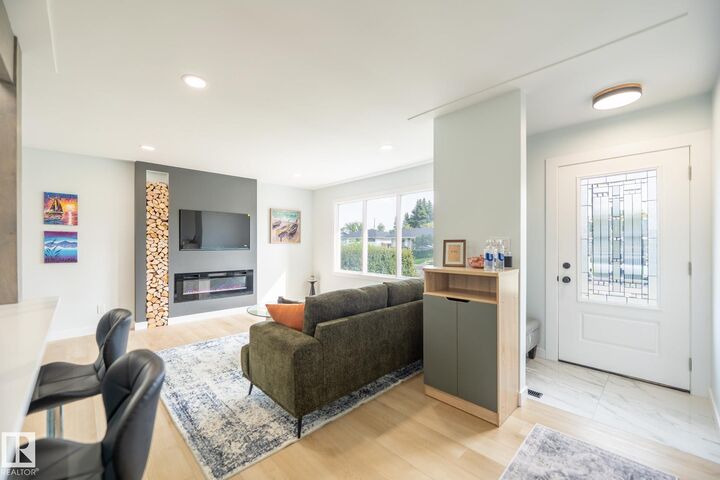 Property Photo:  16136 109A Avenue NW  AB T5P 1C4 