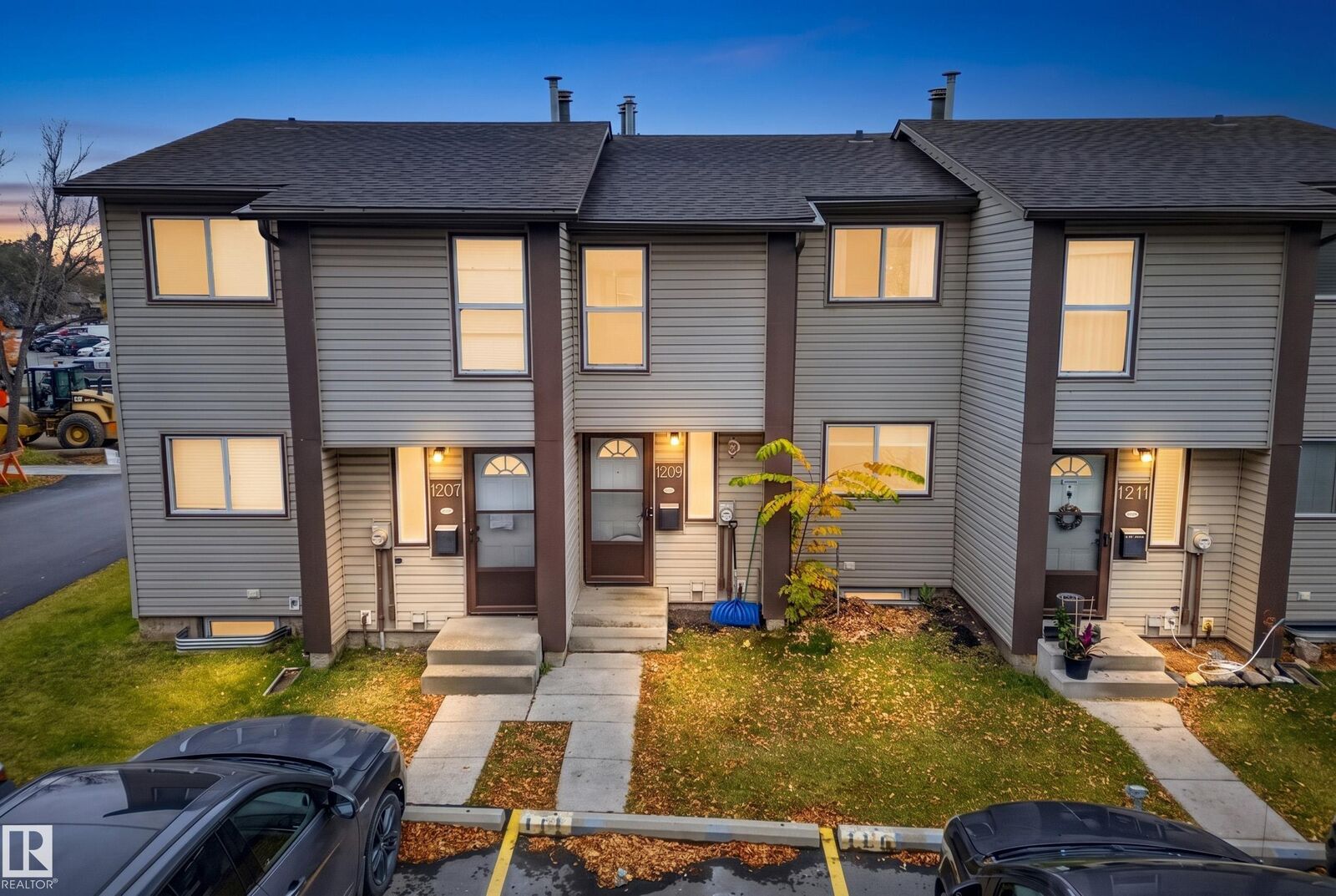 Property Photo:  1209 Hooke Road NW  AB T5A 4A5 