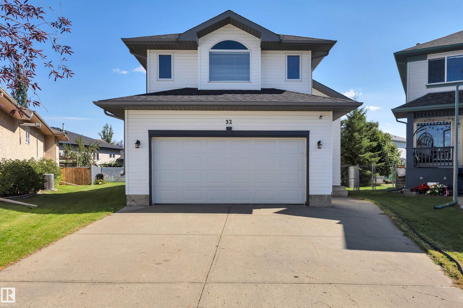 Property Photo:  32 Meadowview Drive  AB T9E 8E4 