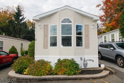 Property Photo:  4 Makepeace Rd  NJ 07438 