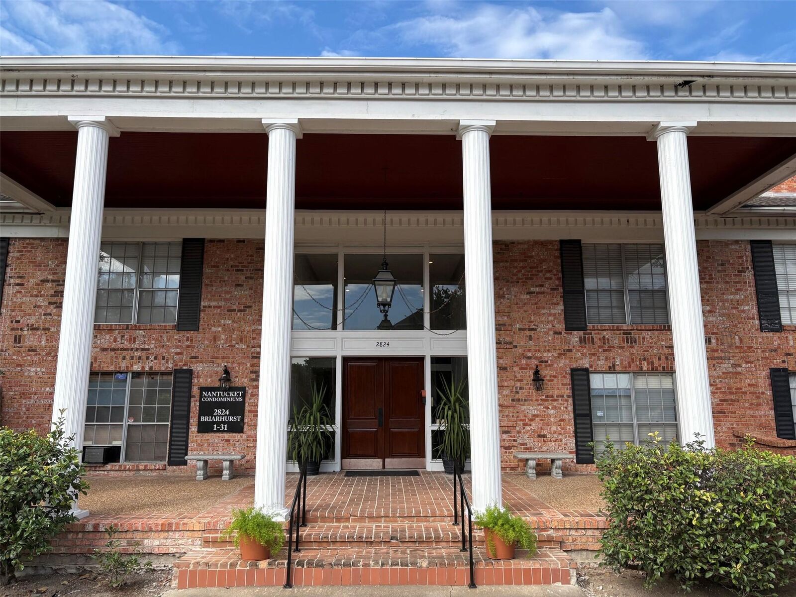 Property Photo:  2824 Briarhurst Drive 7  TX 77057 