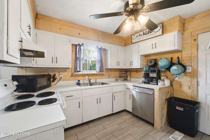Property Photo:  213 1st St  TN 37854 