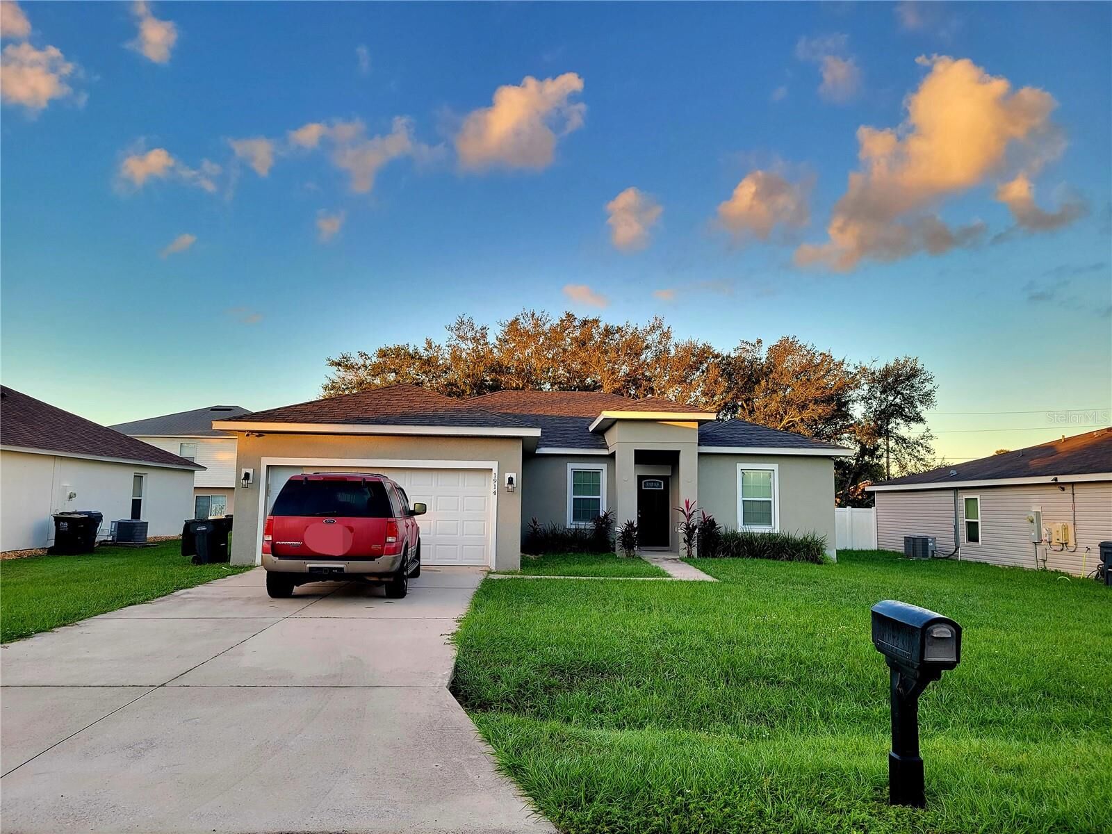 Property Photo:  1914 Manatee Lane  FL 34759 