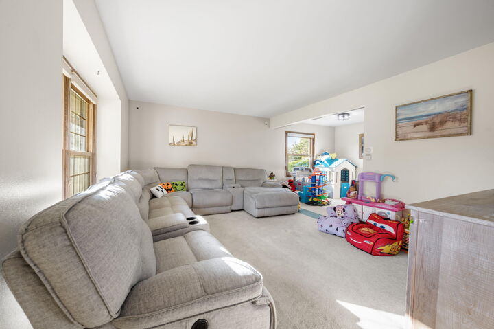 Property Photo:  1700 Mohawk Ln  WI 53186 