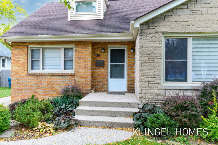 Property Photo: 1054 W Larch Avenue MI 49441