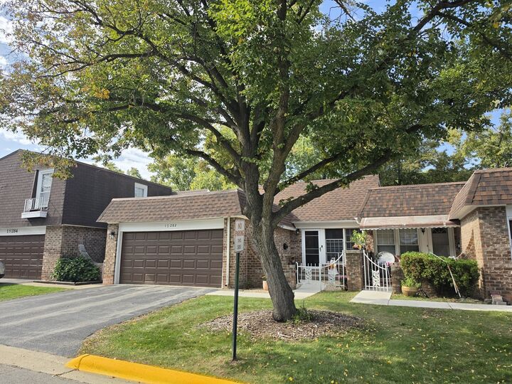 Property Photo: 1S282 Holyoke Lane IL 60181
