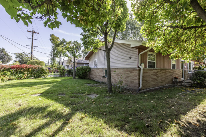 Property Photo:  19 E Washington Street  IL 60073 