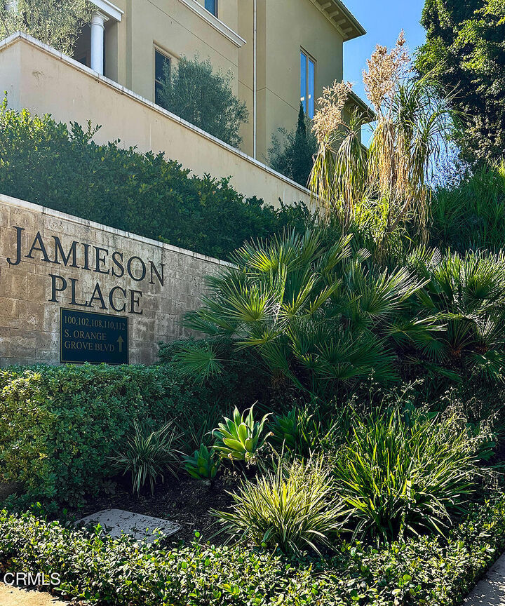 Property Photo:  110 S Orange Grove Boulevard 106  CA 91105 