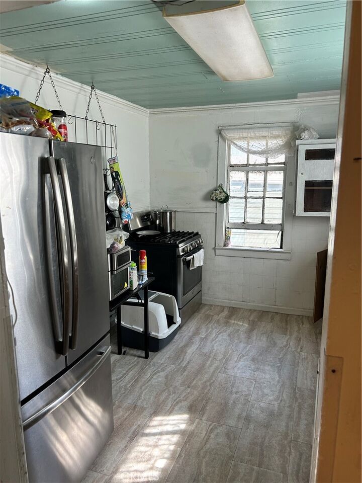 Property Photo:  44 W 13th  CA 95341 