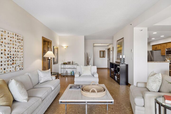Property Photo:  1201 Yale Place 408  MN 55403 