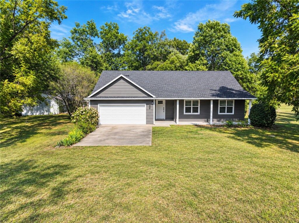 Property Photo:  450 Elmwood Lane  MO 64854 
