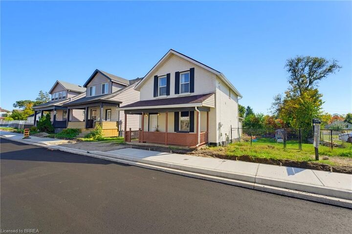 Property Photo:  256 Dundas Street  ON N4S 1B1 