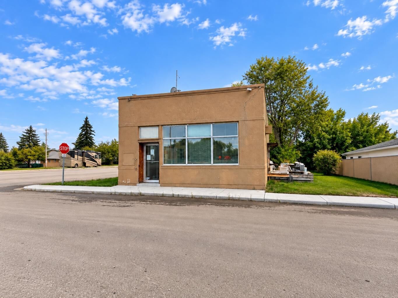 Property Photo:  721 Broadway Road  AB T0J 3G0 