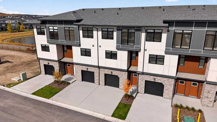 Property Photo:  30 Creekside Villas SW 704  AB T1T 1Z1 
