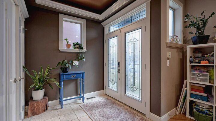Property Photo:  2211A 33 Street SW  AB T3E 2S9 